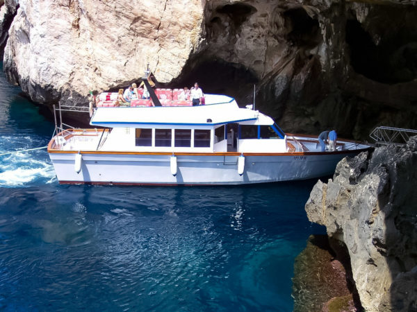 Motonave per Grotte di Nettuno