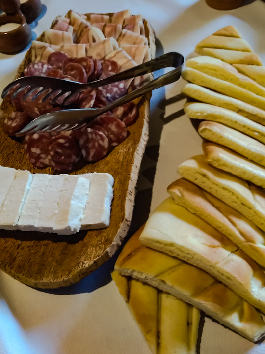 ORGOSOLO ESCURSIONE CON BAMBINI PRANZO DAL PASTORE