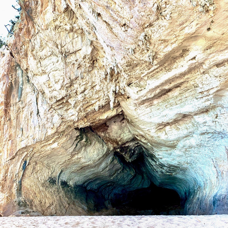 GROTTA DI CALA LUNA